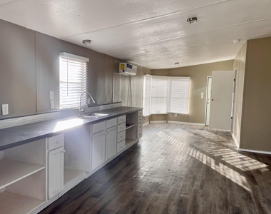 301 Vida Bonita Way - Photo Thumbnail 3