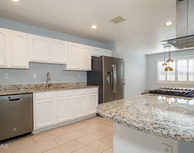 10805 Hitchcock Avenue - Photo Thumbnail 3