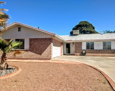 10805 Hitchcock Avenue - Photo Thumbnail 2