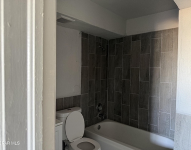 8507 Alameda Avenue - Photo Thumbnail 7
