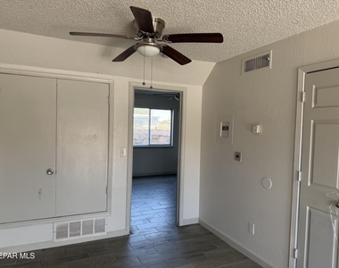 8507 Alameda Avenue - Photo Thumbnail 2