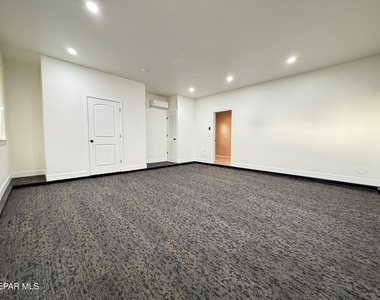 1028 Flyer Place - Photo Thumbnail 38