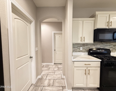1028 Flyer Place - Photo Thumbnail 23