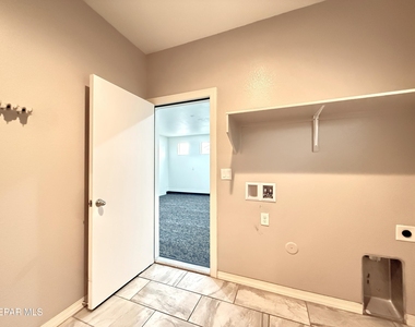 1028 Flyer Place - Photo Thumbnail 35