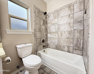 1028 Flyer Place - Photo Thumbnail 31