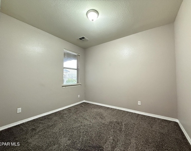 1028 Flyer Place - Photo Thumbnail 29
