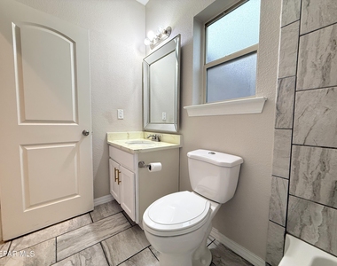 1028 Flyer Place - Photo Thumbnail 32