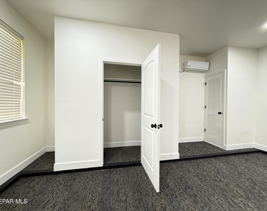 1028 Flyer Place - Photo Thumbnail 39
