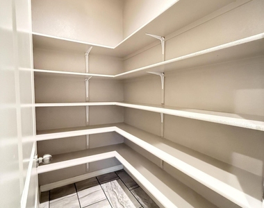 1028 Flyer Place - Photo Thumbnail 21
