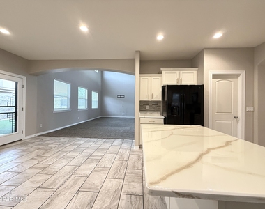 1028 Flyer Place - Photo Thumbnail 18