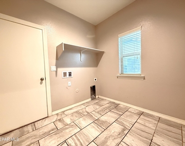 1028 Flyer Place - Photo Thumbnail 33