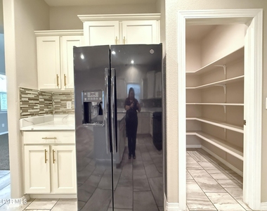 1028 Flyer Place - Photo Thumbnail 20