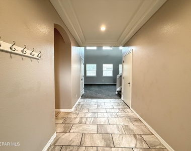 1028 Flyer Place - Photo Thumbnail 9