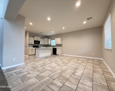 1028 Flyer Place - Photo Thumbnail 15