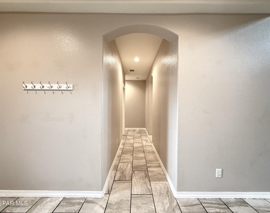 1028 Flyer Place - Photo Thumbnail 25
