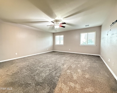 1028 Flyer Place - Photo Thumbnail 47