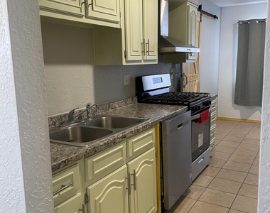 10604 Fieldrock Court - Photo Thumbnail 20
