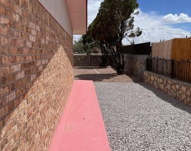 10604 Fieldrock Court - Photo Thumbnail 10