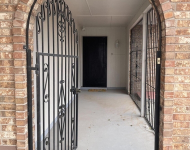 10604 Fieldrock Court - Photo Thumbnail 16