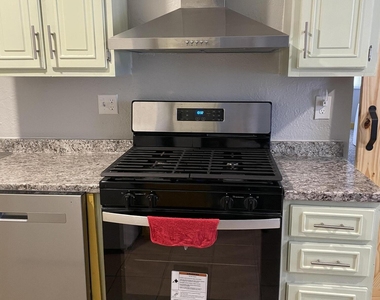 10604 Fieldrock Court - Photo Thumbnail 22