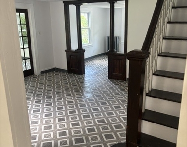 389 Main Street - Photo Thumbnail 3