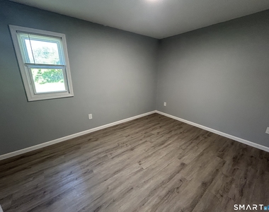 18 Lynwood Drive - Photo Thumbnail 7