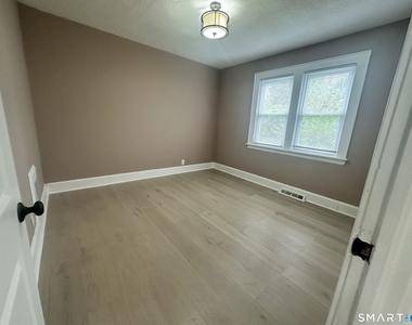 146 Sterling Street - Photo Thumbnail 12