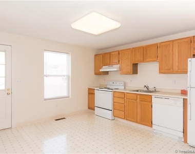 6 Larkspur Lane - Photo Thumbnail 3