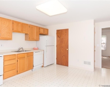 6 Larkspur Lane - Photo Thumbnail 4