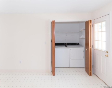 6 Larkspur Lane - Photo Thumbnail 5