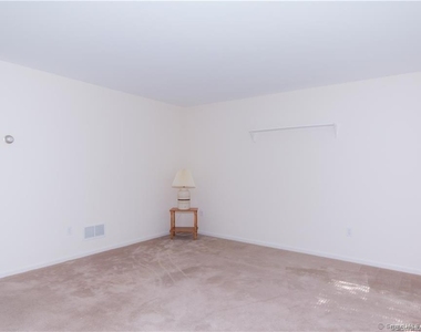 6 Larkspur Lane - Photo Thumbnail 2