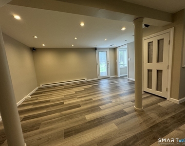 55 White Oak Lane - Photo Thumbnail 8
