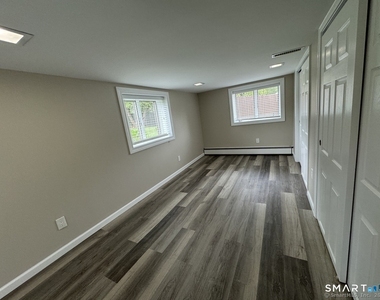 55 White Oak Lane - Photo Thumbnail 4