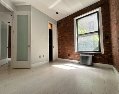 West 52nd Street - Photo Thumbnail 1