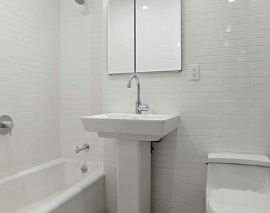 Corner 30th Street- NoMad - Photo Thumbnail 5