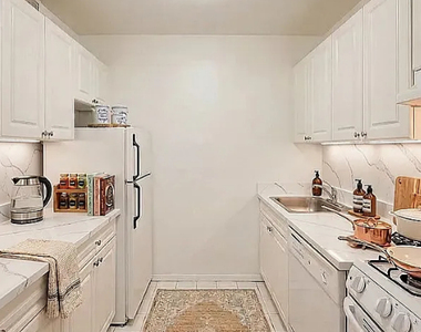 220 East 24th Street - Photo Thumbnail 2