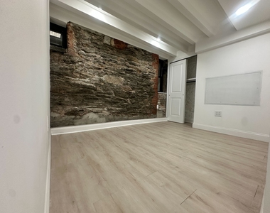 West 53rd Street - Photo Thumbnail 2