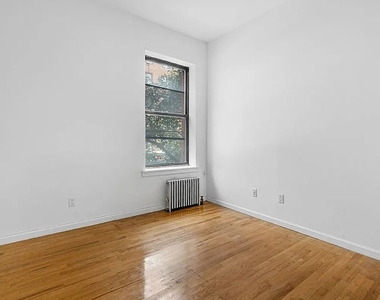 1402 Lexington Avenue - Photo Thumbnail 3