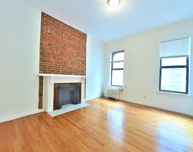 1402 Lexington Avenue - Photo Thumbnail 4