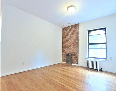 1402 Lexington Avenue - Photo Thumbnail 1