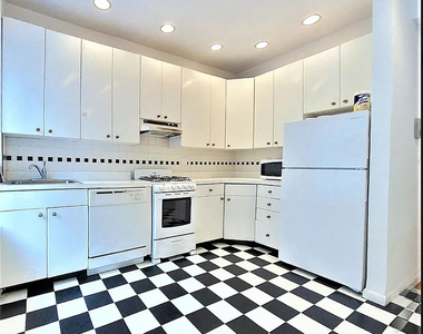1402 Lexington Avenue - Photo Thumbnail 2