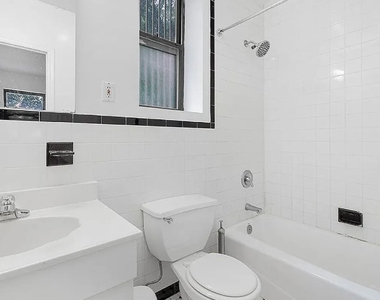 1402 Lexington Avenue - Photo Thumbnail 6