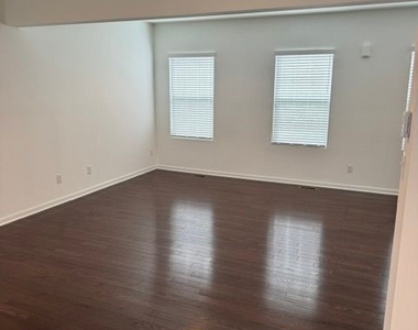 221 Faulk Dr - Photo Thumbnail 5