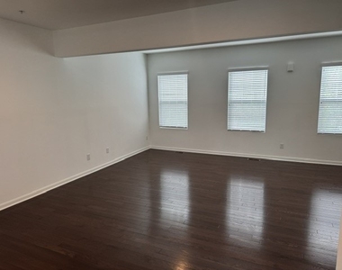 221 Faulk Dr - Photo Thumbnail 6