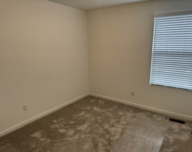 221 Faulk Dr - Photo Thumbnail 7