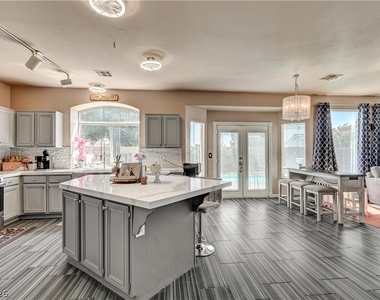 3910 Crooked Oak Street - Photo Thumbnail 3