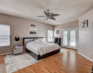 3910 Crooked Oak Street - Photo Thumbnail 9