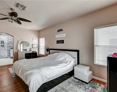 3910 Crooked Oak Street - Photo Thumbnail 10