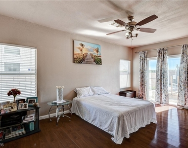 3910 Crooked Oak Street - Photo Thumbnail 13