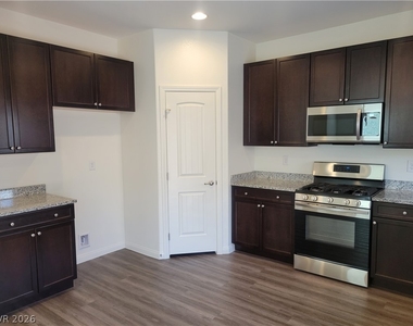 8056 Kings Guard Street - Photo Thumbnail 9